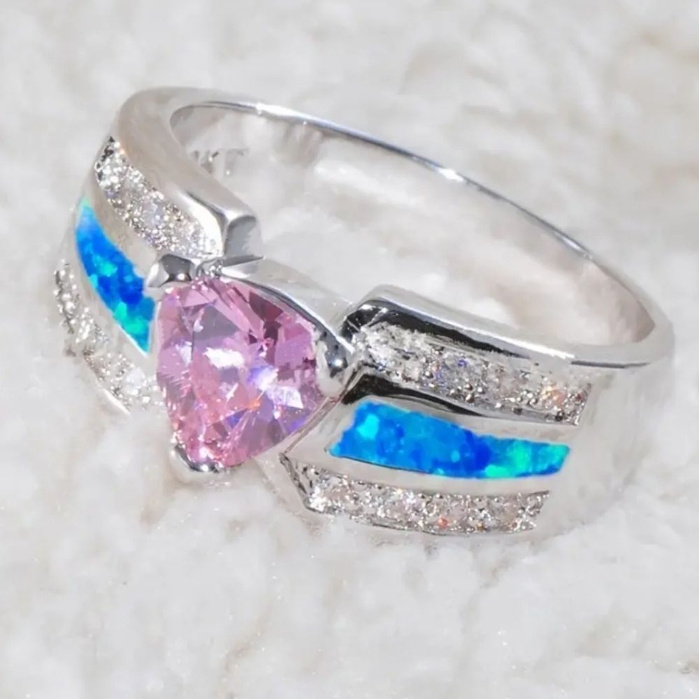 Ladies Elegant Simulated Diamond Promise Ring sz 8